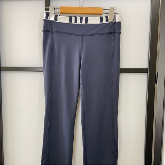 [4] Lululemon Women’s Up The Pace Crop Nautical Navy Blue & White Stripes - Picture 9 of 16
